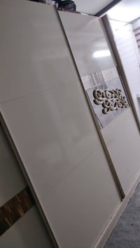 كنتور تركي باب سحب مع ميز ومجرات نظيفات كلش وشغلهم تمام 👍 اللي يعجبه ي...