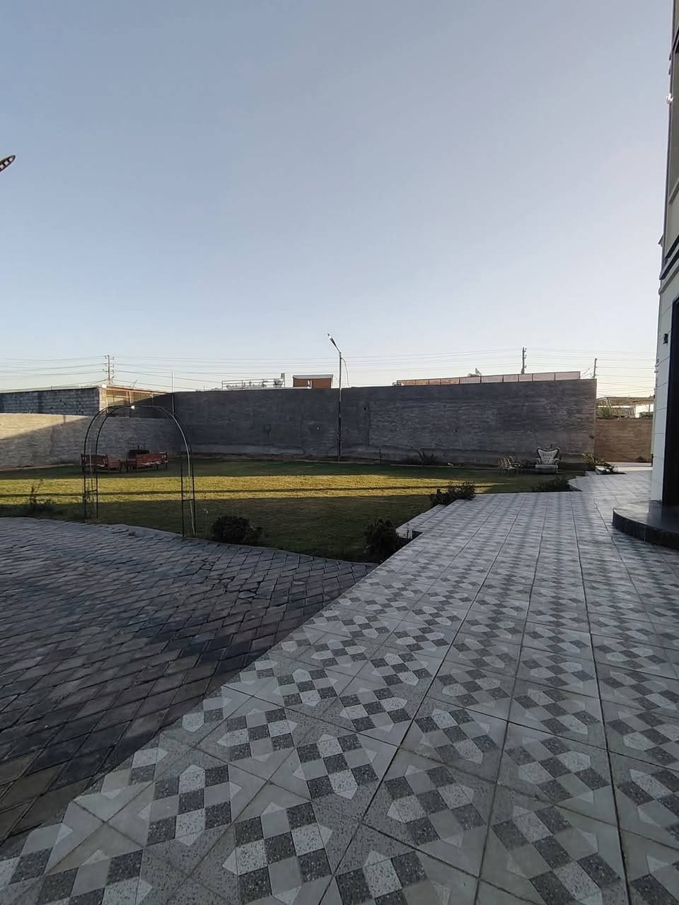 1500م للبيع
يحتوي على ٥ غرف نوم+ مع كل غرفه سويت
للاستفسار *********** /***********
بغداد ناحية الرشيد
