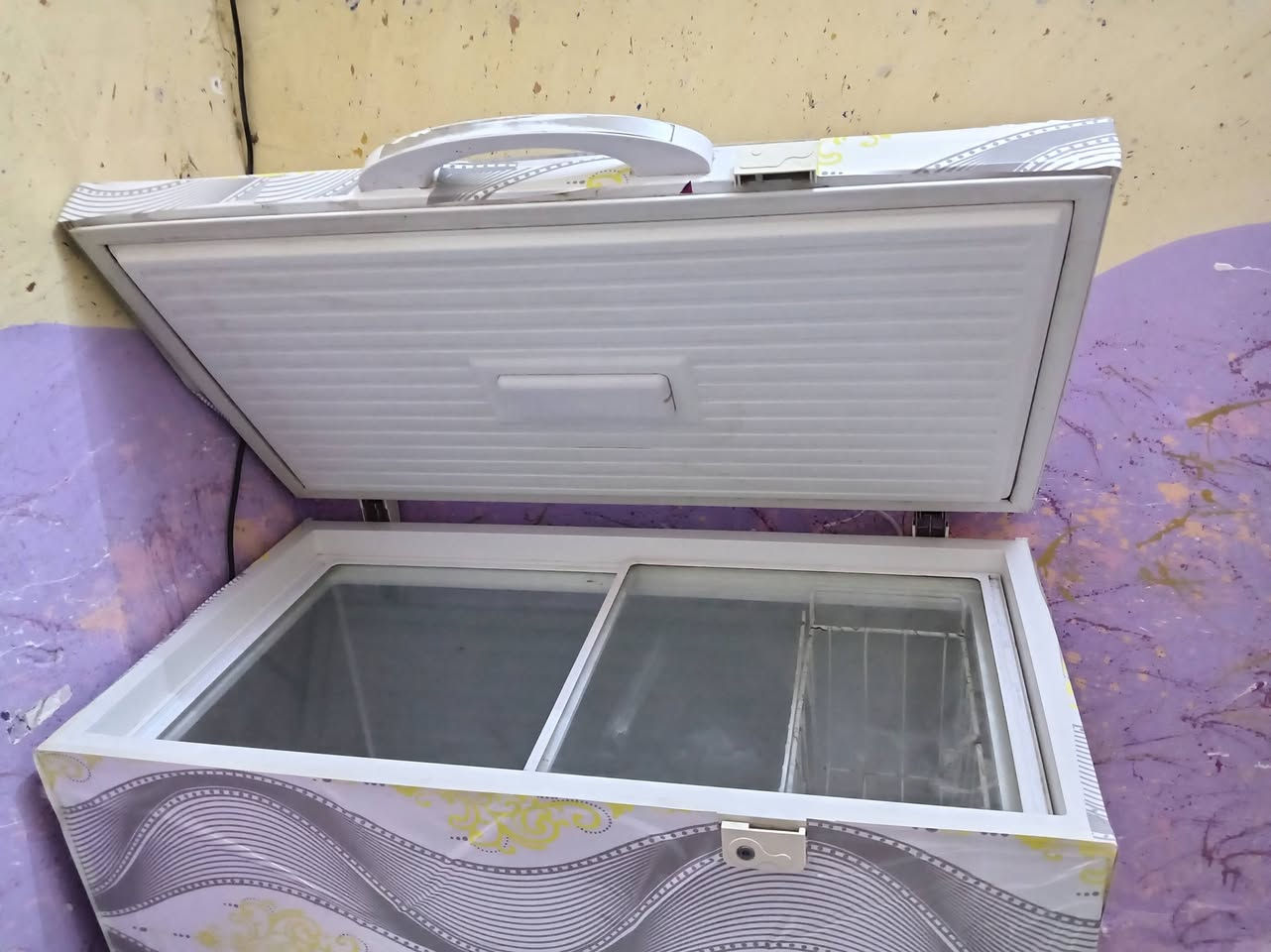 ممجمده للبيع عوزه بس غاز ***********
