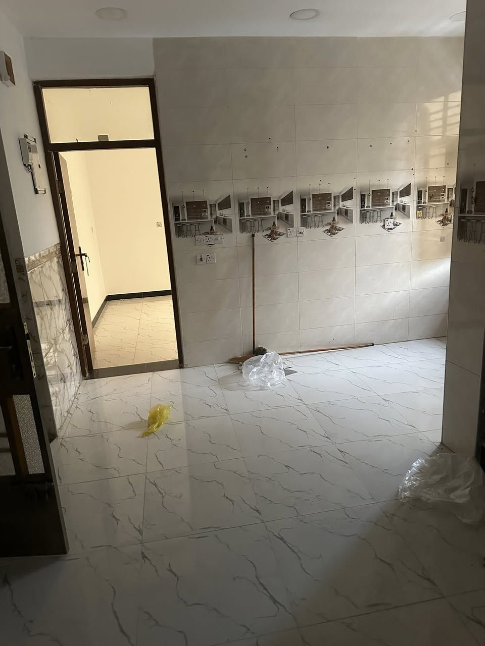 شقة ٩٠ متر #للايجار 
الموقع / حي العقاري الأولى قرب مدرسة تدمر الابتدائية 
تحتوي / استقبال وغرف نوم عدد ٣ وخدمات 
للاستفسار اكثر الاتصال 
***********

مكتب الاخوين للعقار
