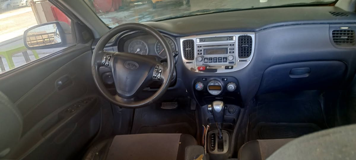 السلام عليكم كيا ريو 2009 بيهه مكانات صبغ موضح بل سونار كير مكينه 1600 صدر امامي خلفي تبريد خير من الله مكان السياره المحموديه السعر 69 وبيهه مجال 
***********
