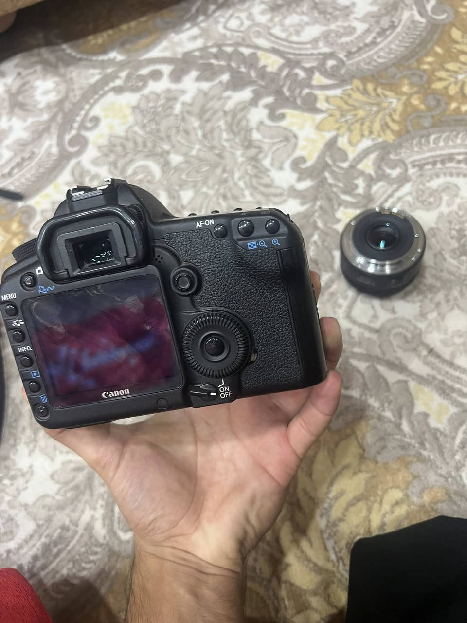 كامره كانون 5D مارك 2
سلام عليكم كأمره كانون 5Dii مع عدسه 50mm مع فلتر ينشد بل عدسه سينمائي مع بطاريتين وشاحن بطاريه وحزام شترها تقريبا 8k او 9k مكاني البصرة سعر 700 وبيه مجال للشراي إذا مو شراي لا تعبني ولا أتعبك هـ***********
