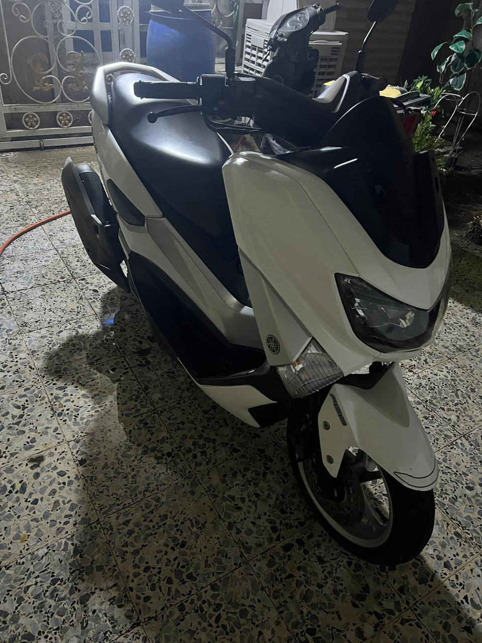 دراجة nmax ياباني قبل كم شهر ماخذهة برغي ممفتوح بيهة 
محرك ١٢٥ گير cvt ستاند كهربائي دراجة كلشي نضيفة اي عيب مابيهة مكفولة 
سبب البيع صار عدي ضرف ومحتاج فلوس والا الدراجة مبيهة اي قصور شلعة معدل مشي بل شارع راكزة 
مكاني بغداد الحرية 
***********
خلي سعرك وانشاء الله منختلف بغداد, العراق
