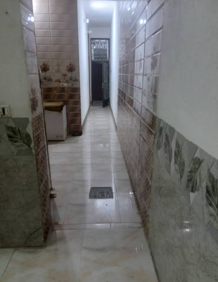 السلام عليكم ورحمة الله وبركاتة بيت طابقين كربلاء حي العسكري طاقه قطاع 18لبيت  بناجديدطبوك جمهوري طابق الرضي غرفه صاله ستقبال مطبخ مناورصحيات خارجيه وداخليه طابق ثاني غرفتين صحيات صاله 10متربيتونه صطح ***********
