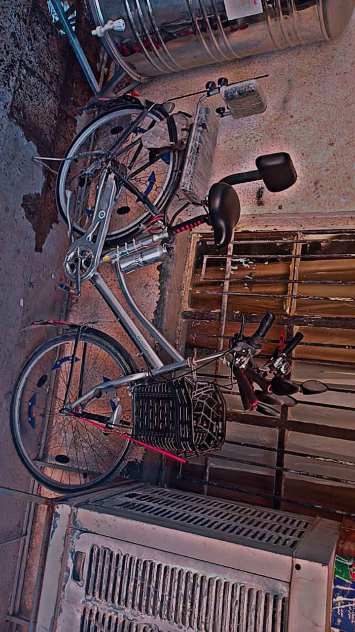 سلام عليكم بايسكل حجم 27شخط مامشخوط كير وحساس ومجمبز سعره 100قفل دك عرقم ودلل ***********
