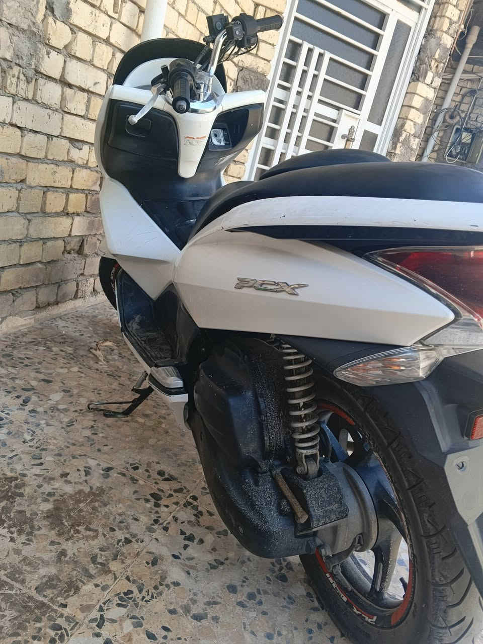 جيل اول 125 مكينة 
دراجة كفرات نضافتهن 70%
محرك ناعم وحلو ولمكينة ما مفتوحة مكفولة سرقة ومكينة 
نواقصها 
فقط ستان تعليك ولحساس كيلو متر 
شلعة ومعدل ما تلزم 
مكاني سبع قصور يم سيطرة 
***********
.
(1200) 
بيها مجال شي بسيط
