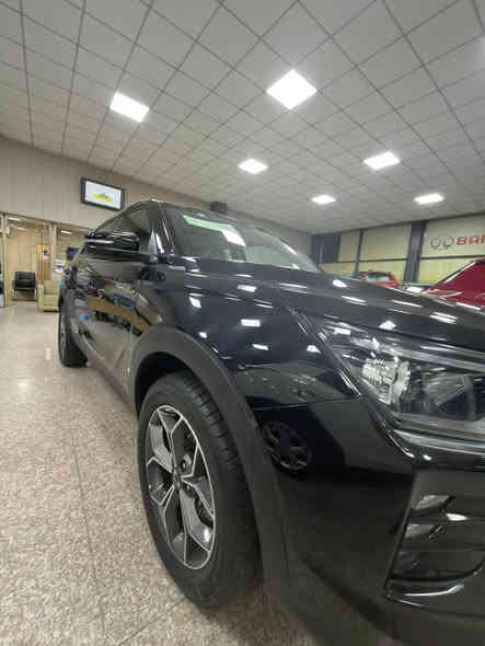 Korando (KGM)
كوراندو من شركة سانك يونك الكورية 
بأقساط شهرية على 6 سنوات بدون حجز مروري وبدون مقدمة 
ضمان گير ومكينة 3 سنوات 
مواصفات السيارة 👇🏻 
محرك 1500L Turbo 163HB 
الگير من شركة أيسن اليابانية AT6Speed 
كشنات مخمل تحكم ميكانيكي 
حساسات امامية وخلفية وكاميرا خلفية 
كشافات ضباب امامية وخلفية 
مري كهرباء شفط 
شاشة لمس تدعم النظامين Apple Carplay, Android 
والكثير من المواصفات 
تتوفر بالنقد والاقساط 
للحجز واتساب 👇 
***********  مهندس علي حلة
