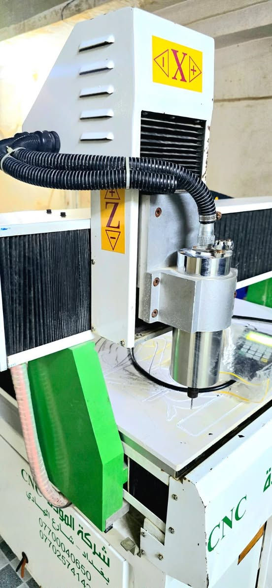 CNC 90*60
نظيف استخدام بالمنزل
تبريد ماء / دقة بالحفر جدا ممتازة اكثر من دقه الcnc الكبير
يفيد بشغل 
⭕️القطع الصغار  ⭕️اكرلك ⭕️خشب ⭕️بلاستك ⭕️المنيوم - براين خاصه ⭕️ فوم
سعر جدا مناسب 
سبب البيع شتريت جهاز اكبر 
للتواصل *********** واتساب
