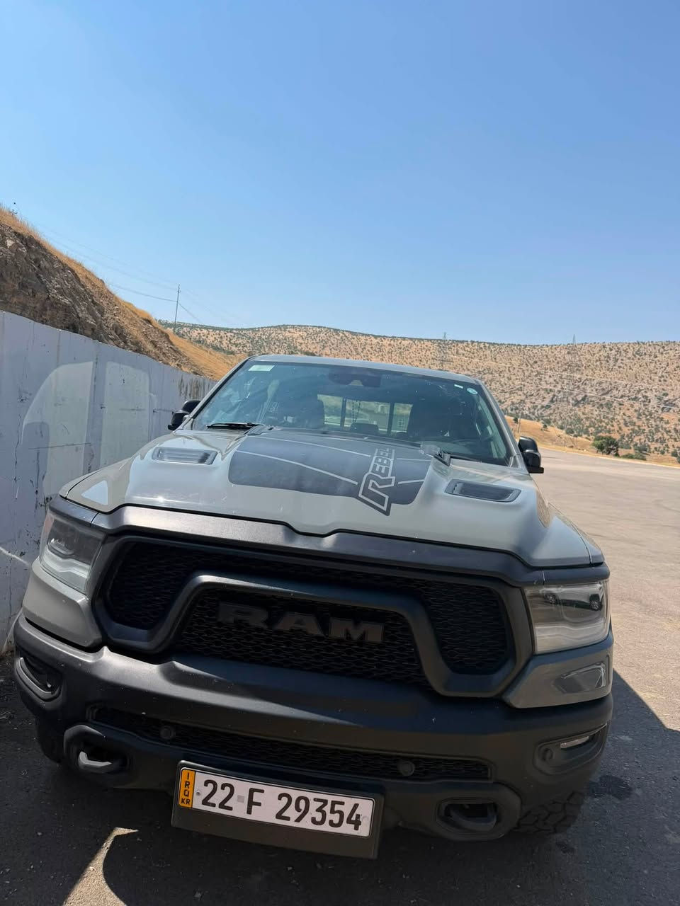 رام ربل وكالة شركة هارلم
السعر 460$
مكان السياره بغداد زيونه
*********** المراسله واتس 
الموديل : 2023 . (خليجي) . 

المحرك : V8 5.7L . 

المواصفات :
نضام etorque الكهرباء الاقتصادي 
* دفع رباعي 4×4 .
* كزوز سستم . 
* شاشة كبيرة 12 أنچ . 
* نظام ملاحة GPS . 
* صناديق تخزين خلفية رام بوكس .
* سقف بانوراما . 
* المصابيح الأمامية زنون .
* كشافات الضباب زنون . 
* المصابيح الأمامية والخلفية LED .
* دخول ذكي (بصمة) . 
* تشغيل عن بعد .
* مقاعد رياضية من الجلد الفاخر
* المقاعد الأمامية كهربائية مع ذاكرة لحفظ وضعيات الجلوس.
* تدفئة مقاعد . 
* تدفئة مقود القيادة . 
* نظام خرائط  GPS . 
* حساسات امامية وخلفية . 
* كاميرا خلفية . 
* دوسات جانبية . 
* مكيف خلفي .
* الويلات مع الاطارات مخصصة للطرق الوعرة .
* منظومة كاملة لقطر العربات . 
* المرايا الجانبية قابلة للطي كهربائيا .  
* الشباك الخلفي كهربائي .
* غطاء
