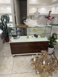 فاترينه عرض للبيع المكان بغداد البياع 07763273368