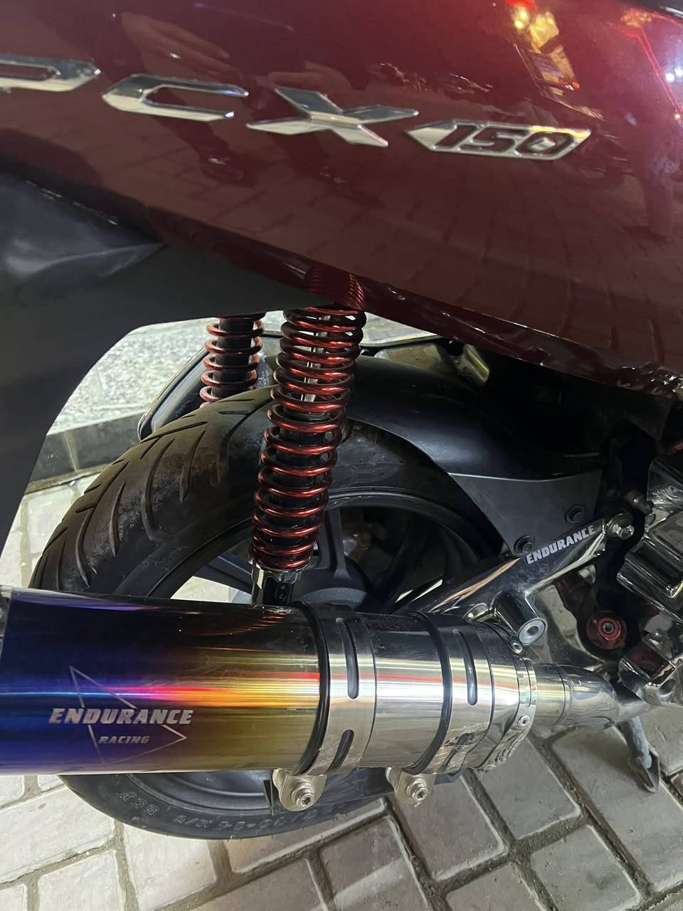 السلام عليكم دراجه جيل ثالث ياباني حجم المحرك 150ماشيه اقل من 7الاف كيلوحساس  ازدحام وحساس استان صالنصه رياضي وبعد هواي شغلات دراجه جديده وناعمه اخوتي اني مو بياع شراي الي تفيده يتصل الي ماتفيده يعبر المنشور وهذا سوك كلشي بس موجود وحلال المسلم بزياده وماعندي مجال اعلق لان اني عل باب الله وهذا رقم مبايلي ***********
