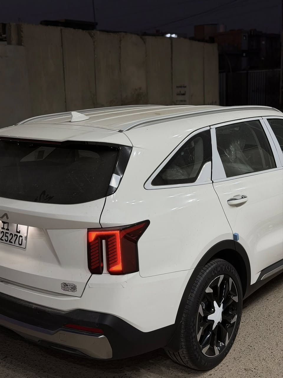 السلام عليكم للبيع فقط
كيا سورنتو موديل 2025 
ماشيه 3 الف ضمان الشركة الدوليه 
 دبل كامره داته شو بصمه كراسي كهرباء 
جنطة كهرباء بردات ابواب تلفون شاحن 
سايد بيرك كهرباء فول بعد بيه هواي مواصفات 
سياره زيروو
السعر 322
العنوان بغداد بلديات 
الهاتف ***********
