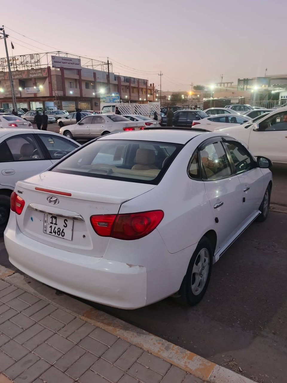 سلام عليكم 
النترا 2011 خليجي فول 
سلايت 
محرك كير خير من الله 
صدر امامي خلفي جديد 
رقم بغداد الدولي باسمي تحويلك ثاني يوم  
صبغ ٤ قطع صبغ فقط 
سياره مكفوله عدا بيها طعجه صغيره حك اربع اصابع فقط بل حوض من جوه طخت عندي بل طسه

للبيع او مراوس بكورلا
***********
