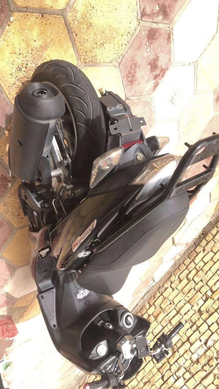 السلام عليكم 
🏍️ للبيع: ياماها ماجستي (Yamaha Majesty S) - نظافة توب
دراجة ياماها ماجستي اس  الدراجة بحالة ممتازة جداً (مثل ما موضح بالصور).
المحرك: 155cc، تبريد راديتر (ماء) عزم وقوة ممتازة.
الحالة: كشر نظيف، تشغيل سلف بنقرة واحدة، كهربائيات كاملة وشغالة 100%.
الإضافات: تايرات بحالة جيدة جداً الدراجة جاهزة من كلشي وما محتاجة أي صرف.
التفاصيل:بيه كفر الكلوب مكسور فقط 
ماشيه : 76
الموديل: ياماها ماجستي S (حجم 155).
السعر: 1,750,000 دينار + ماخذة 2٫500٫000
المكان: [الناصريه].
الرقم : ***********
