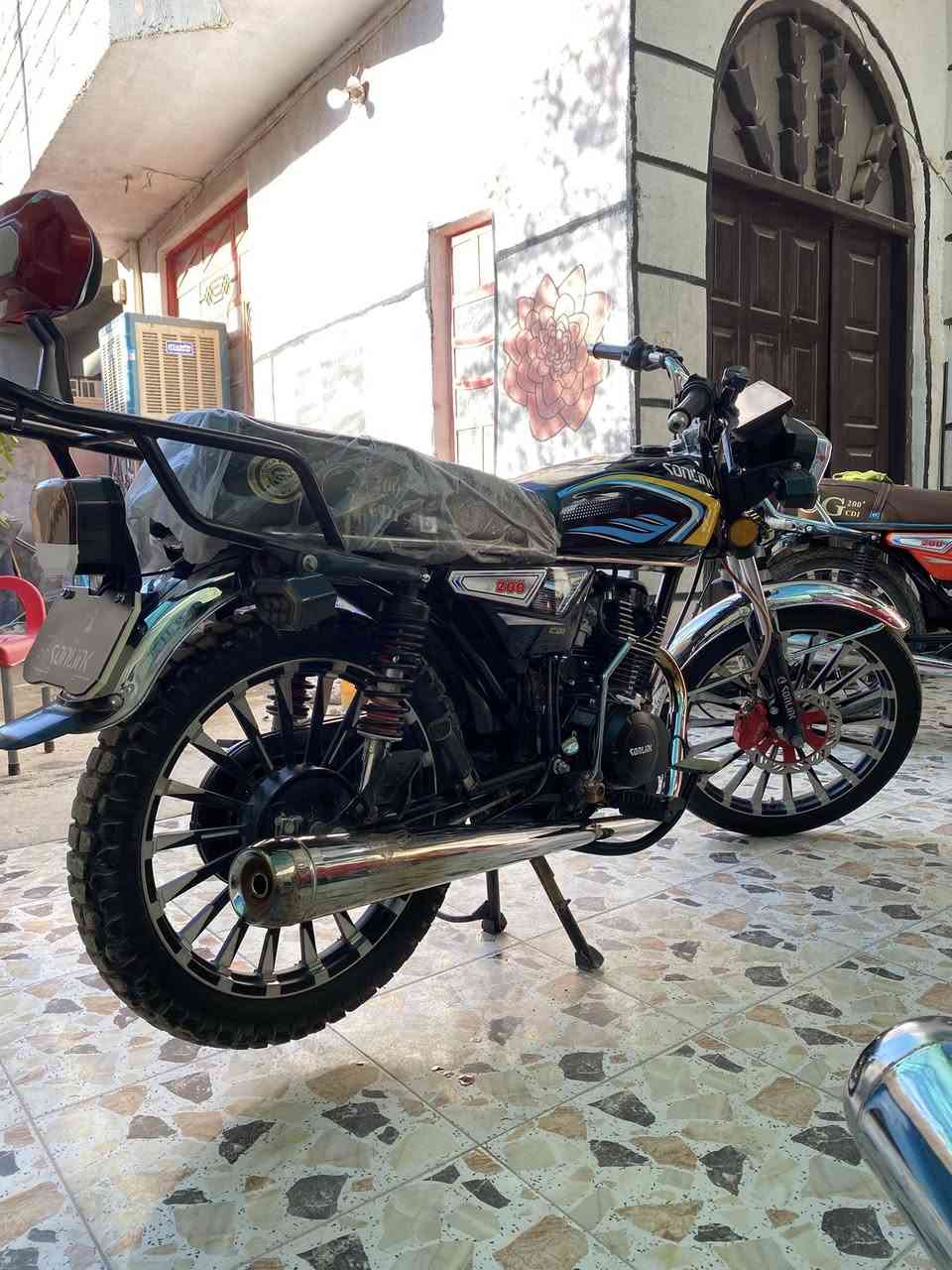 سلام عليكم سيفان موديل25دراجة حلوه وكامله مكمله من كلشي كهربائيّات دشبول كله شغال سعر 750وبيهه مجال قليل حك الجيه  لرقم ***********
ملاحضه الموشراي اعبر المنشور

/مكاني ديالى بقعوبه بل رحمه
