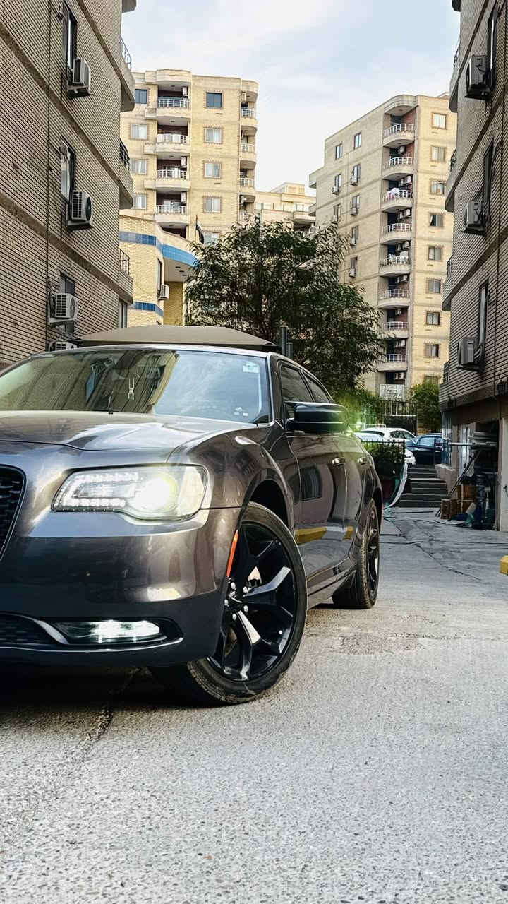 السلام عليكم
أوباما موديل 21 بدووووووون أيرباك 
رقم اربيل تحويل مباشر 
مواصفات S العاديه 
ماشية 80 الف ميل 
بيه اربع قطع جاملغ امامي وخلفي جهة سايق وطخة بسيطه بلبنيد نصبغ نصه والوجه مال قبق الجنطة بي صبغ 
وبارد بالقماره اثر تحميل فقط 
السعر 215 وبيه مجال 
مكانها بغداد حي الجامعة 
***********
