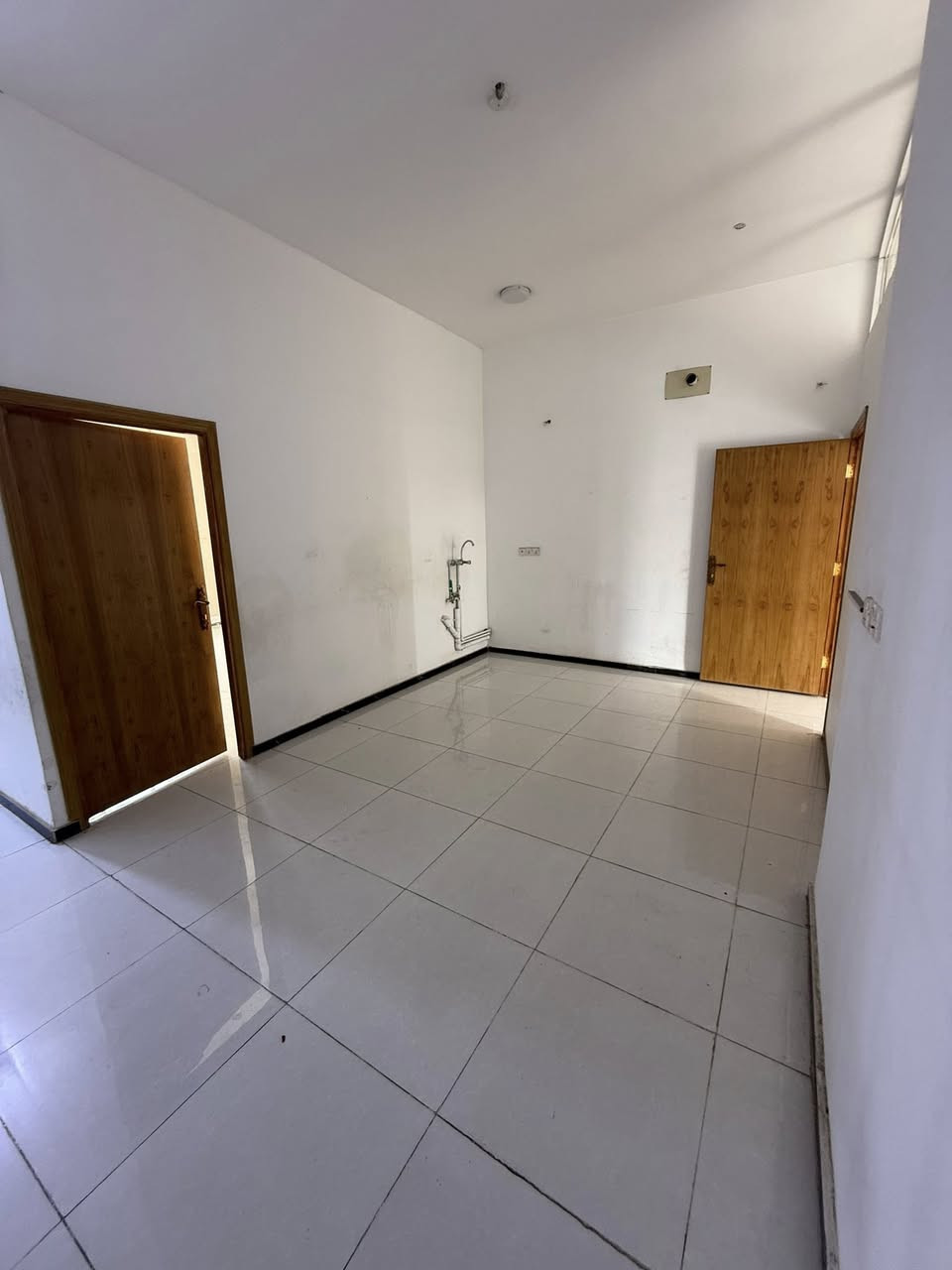 شقة 150 متر طابقين معزولة تماما 2 غرف نوم وصاله وخدمات ***********
