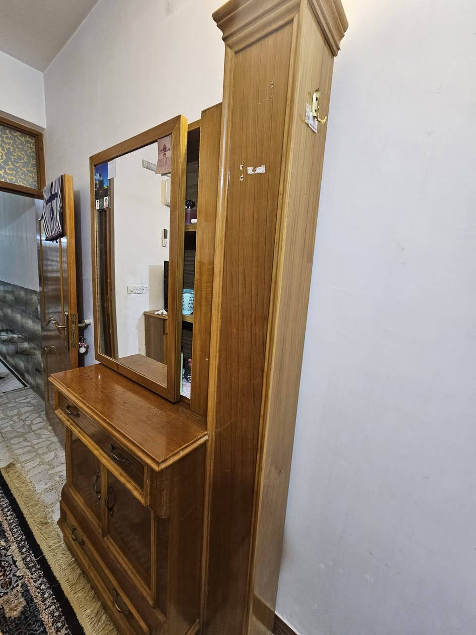 للبيع غرفة نوم صاج ومطعمة  زان حفر اربع قطع السعر ١٥٠٠ مليون ونص 7710592345
