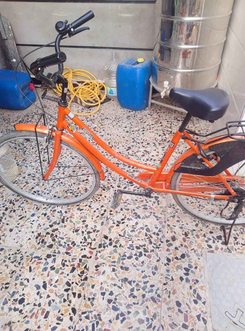 السلام عليكم بايسكل بناتي للبيع نضافة 100/100 مكاني بغداد معامل رقم ***********
