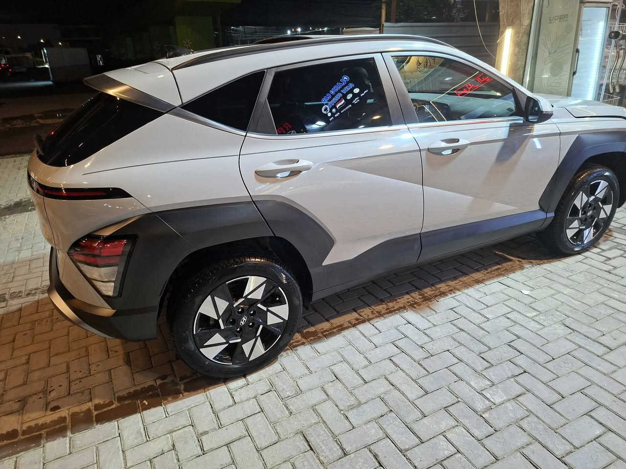 كونا موديل 2025 لون سمنتي موصفات لمتدد 

محرك 2000 دوش 

السعر 16500 بدون رقم 

الاستفسار ع رقم ***********
