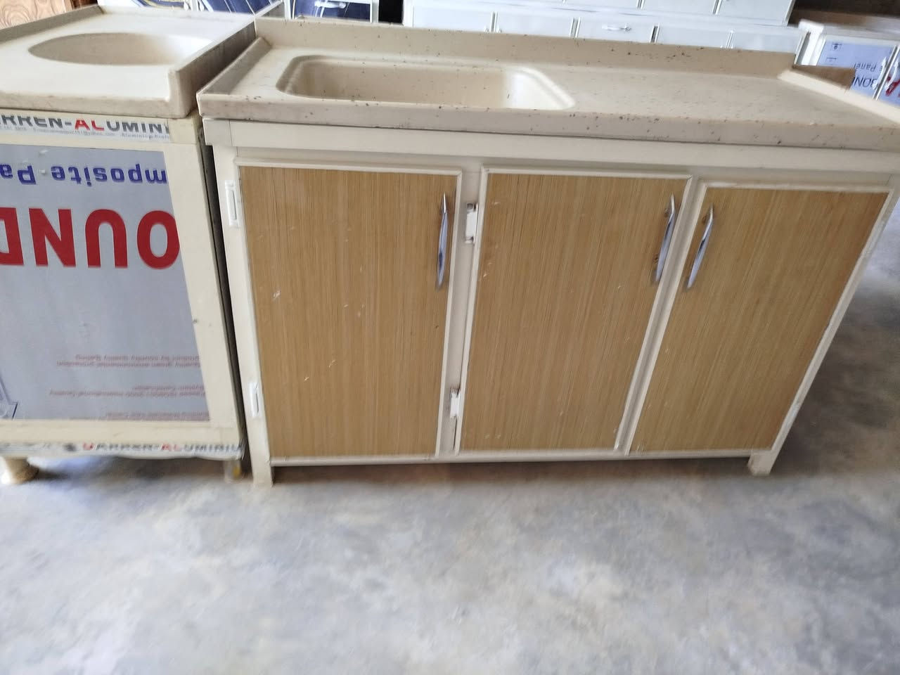 توفر سنكات مستعمل للبيع بقياس 1.10و1.30 و1.50 مرمر حطاطه درجة اولى الثقيل باسعار مناسبة 
العنوان: بلدروز مقابيل مدرسة الثقافة مجاور انفنتي مول 
للاستفسار:***********/***********
