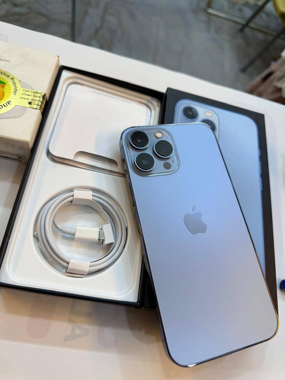 ايفون 13 برو ماكس 256 ذاكرة 
بطارية 95‎%‎
نضافة 100‎%‎
كامل ملحقات الاصلية شركة ماستر اصلي وبيه ضمان شرط الفحص 
استخدام قليل
السعر مناسب
***********
العنوان القطاع شارع السوك مجاور عوينات الكرار 
مركز الشمس
