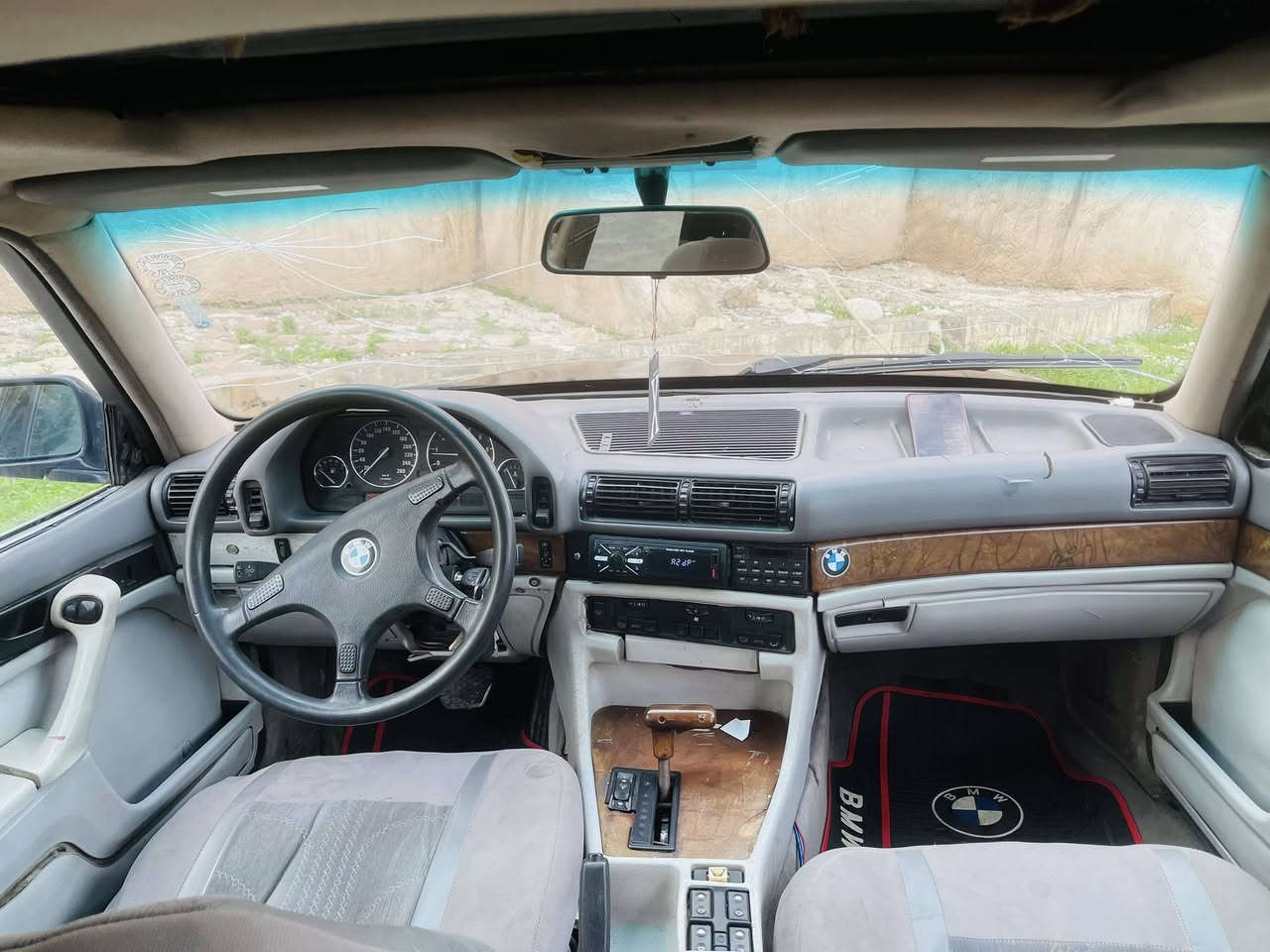 بۆ فرۆشتن یان گۆڕینەوە..
BMW 730i 1993..
 بەس بەشەرتی کێشەی مەدەنی ئەفرۆشم من..
مۆدێل ١٩٩٣..
فول فول مواسەفات...
گێر تۆماتیک ..
سلاید..
چوار جام کارەبایی..
پێنج کەلە..
ناو فۆرمیکا..
ناو کرێمی..
دەبل ئێرباگ..
گێچ  M..
دەعامی پێش  M ..
تەبرید سارد و گەرم ...
تعدیل سورحە..
مەکینە ٣٠ فەل بەشەرت...
زۆر مواسەفاتی تر..
نوکە دەرزی خائس و لێدان و لحیمی نیە..
موس و براوە و لیدان  بەشرت..
پم  عامە بۆ جوانی..
گێڕ و مەکینە و ئەکسل قفل بەشەرت..
هەموو گیانی بەشەرت
سحري ….:18وه ره قه و مه جال..
بۆ زانیاری زیاتر تێل بکە.. ڤایبەر و واتساپ هەیە..
ژ.م ***********
