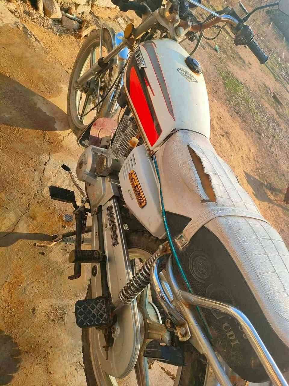 السلام عليكم للبيع سيفان 2019 ثقيل باب اول
ما مفتوح شرط وعلى ايدي من 2020
كلشي شغال بيه 
كهربائيات شغالة 
سلف شغال 
ما بيه اي نقص وكما ظاهر في الصور 
السعر المطلوب 450 وبيه مجال
مراسلتي على الخاص
المكان الجدعة


**إذا كنت صاحب هذا الإعلان وتريد حذفه لأي سبب، رجاءا أرسل رسالة إلى الدعم الفني**