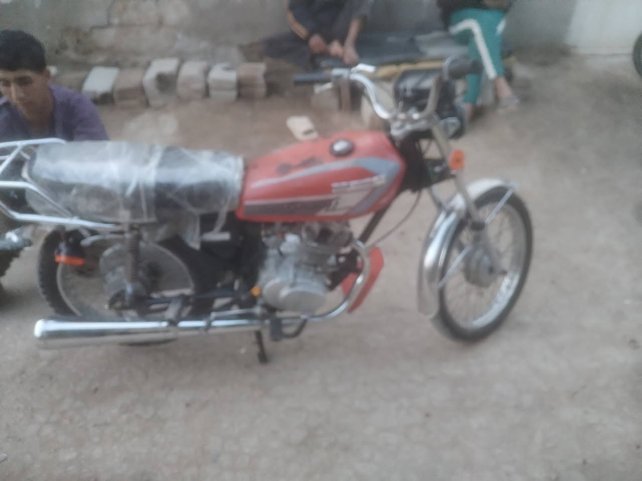 سلام عليكم دراجه للبيع رشه موديل 20 كلك دراجه خير من الله مكان بل قاسم سعر 275وبيهه مجال ***********
