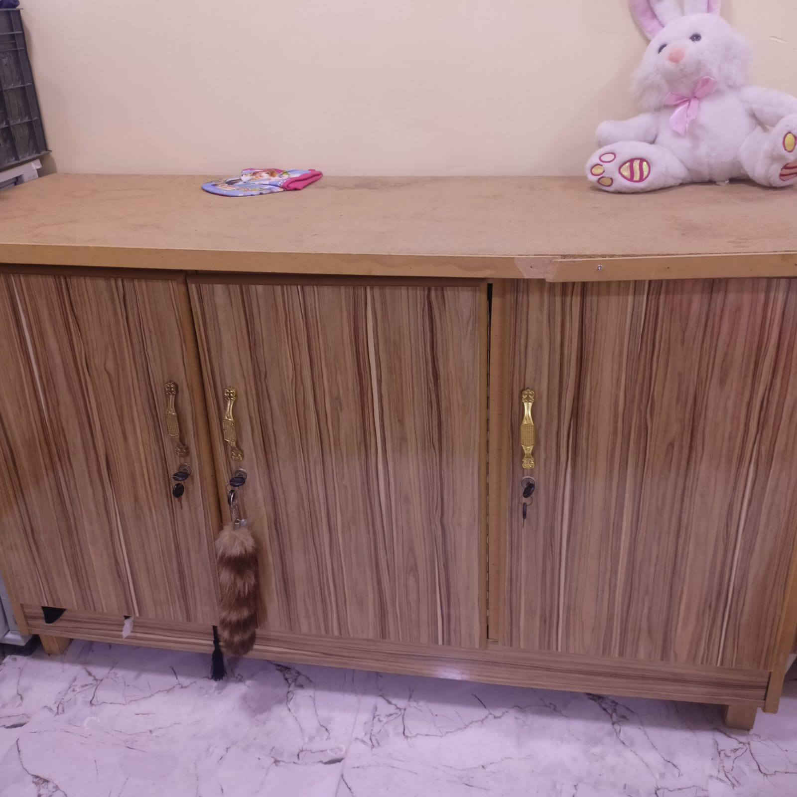 سلام عليكم غراض للبيع ديوان 10متر سعره500وبي مجال.. غرفه نوم بدون كنتور سعره130بي مجال... بوفيه 50 وبيه مجال وشراي يتصل ويدلل ***********
