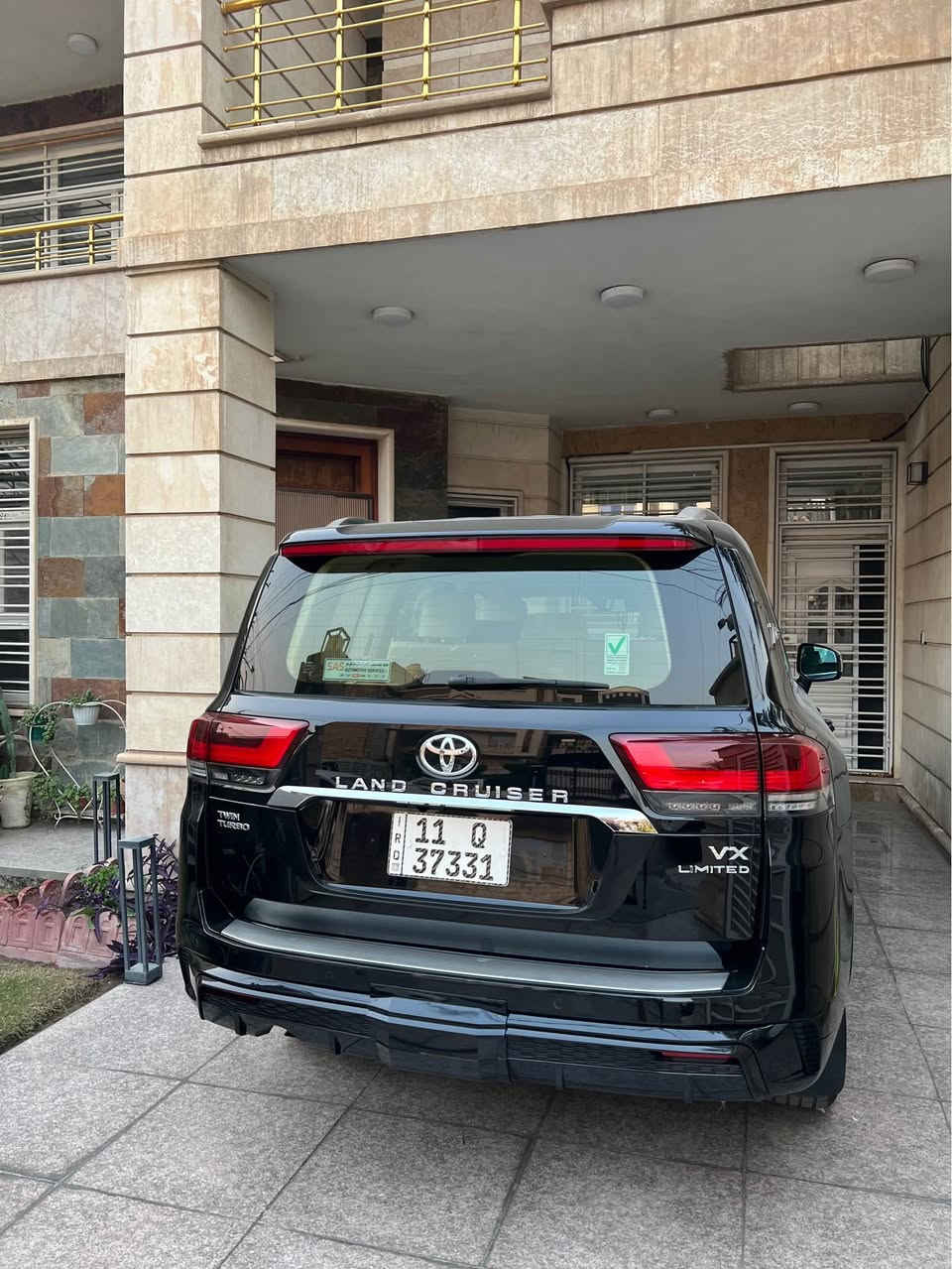 تويوتا لاندكروز (VX)twin turbo  شركة ساز اسود 
موديل 2022  
كفالة عامة حتة من الشخط وضع الشركة
مغلفة pof
رقم بغداد باسمي   
مواصفات VX فول مواصفات واحد ع واحد 
توين تيربو 
بصمه عدد 2 + بصمه ابواب 4 
فتحه يسقف 
كشنات جلد 
كشنات تدفئه +تبريد 
كراسي اثنين كهرباء 
صندوك كهرباء 
3 شاشات اصلي تطبيق 
دتاشو 
سماعات JBl دمامات 
كشنات خلفيه 
دبل رادار 
توقف ذاتي 
نقاط عمياء 
شاحن واير ليس  
ثلاجه 
سايد بريك
اوتو هولد 
لد امامي خلفي 
اشاير لكزس امامي خلفي 
لايت 3 عدسات 
كشافات ضباب 
وضعيات قياده متعدده 
ستيرن كهرباء + تدفئة 
 السياره مغلفه PPF ضمان ١٠ سنوات 
وبعد بيه هواي مواصفات معروفه مواصفات VX
عداد المسافه ٦٦الف 
السياره ب اسمي تحويل ثاني يوم 
السعر 69000  وبي مجال
العنوان بغداد الاعظمية
للاستفسار الاتصال على الرقم  *********** بغداد, العراق
