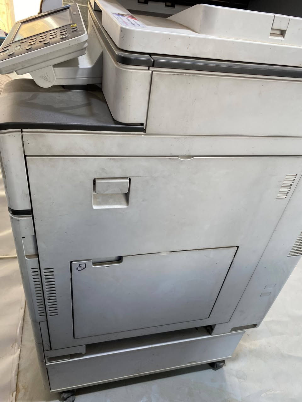 طابعه كامله نقصها بس حبر  سعر  550 وبيها مجال


**إذا كنت صاحب هذا الإعلان وتريد حذفه لأي سبب، رجاءا أرسل رسالة إلى الدعم الفني**