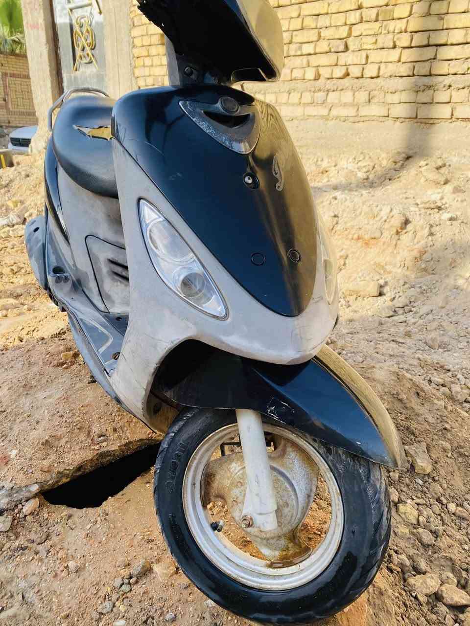 ماكس منغولي كفاله ختم واحد برغي ما مفتوح بيهه قبل شهرين نزلته حاويه  السعر  ٧٥٠  وبيها مجال مستعجل ع البيع
***********
