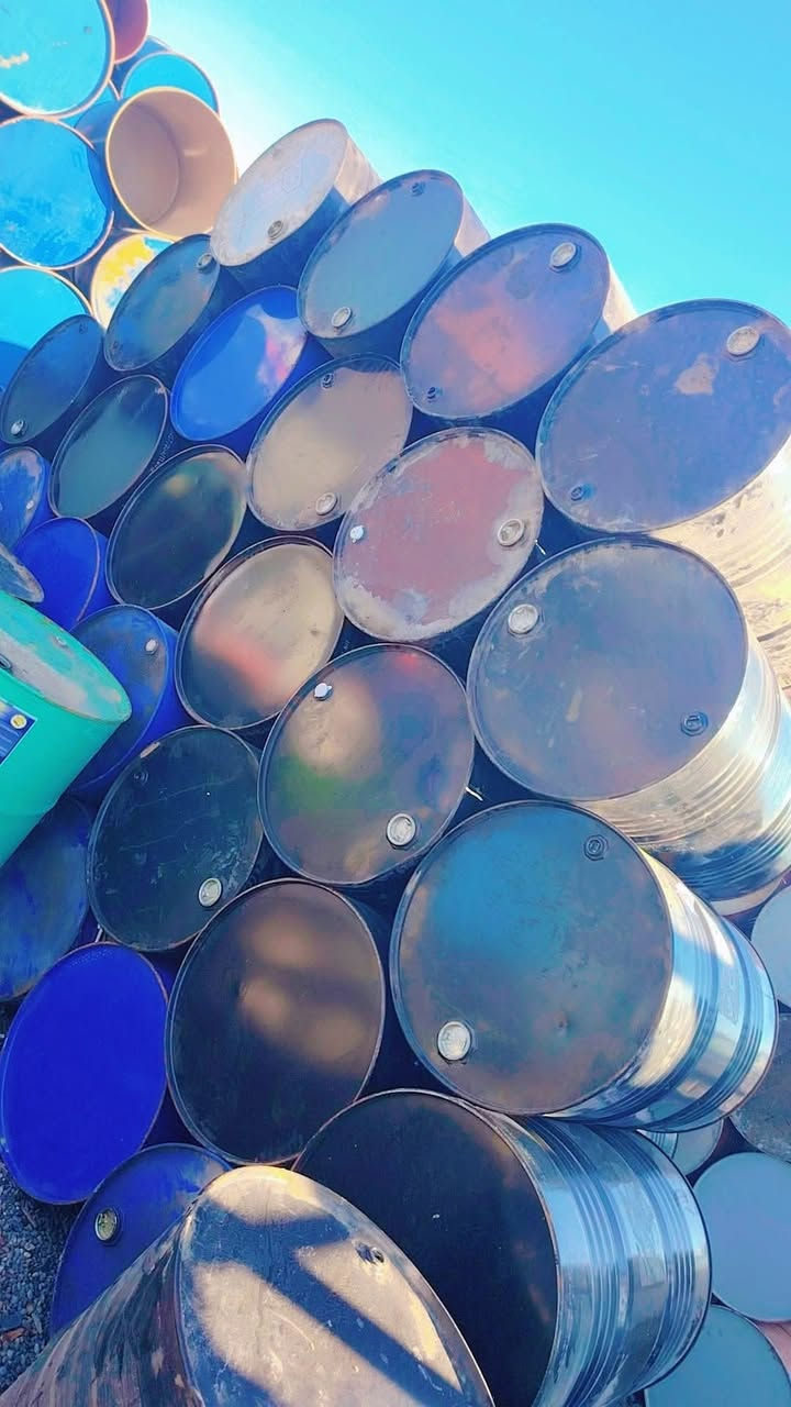 السلام عليكم
برميل بلاستك وحديد 
للاستفسار على الرقم
***********
***********
