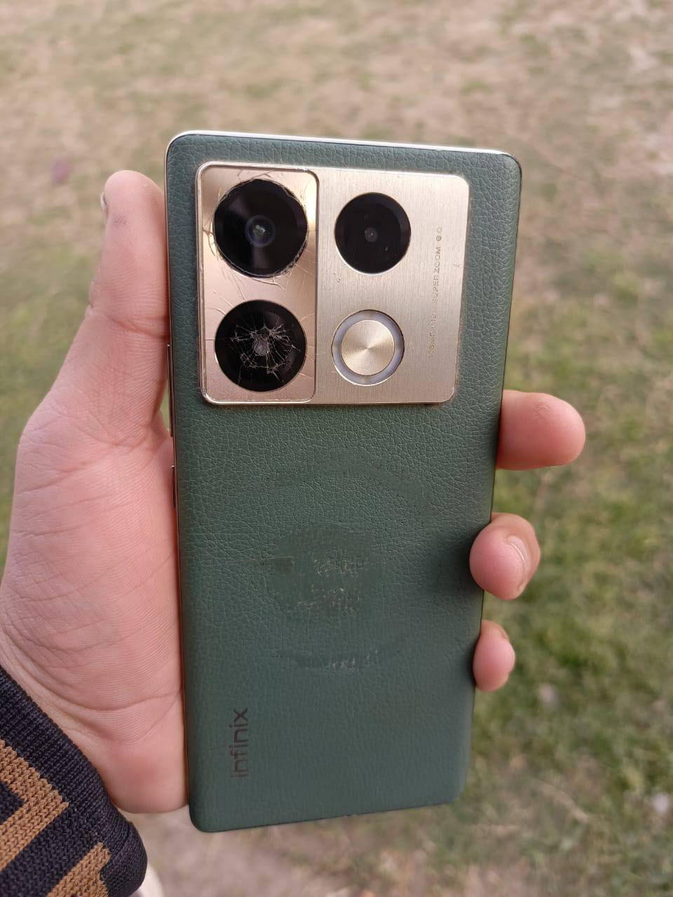 انفنكس نوت 40برو ذاكرا 256 مواصفات معروفه وجهاز يخبل شحنه يومين مخابره اتصال نت كله  فول فقط جامه مال كامره خلفيه مكسوره تتبدل ب10الاف سعره 175 او مراوس شعندك نزل 
***********
