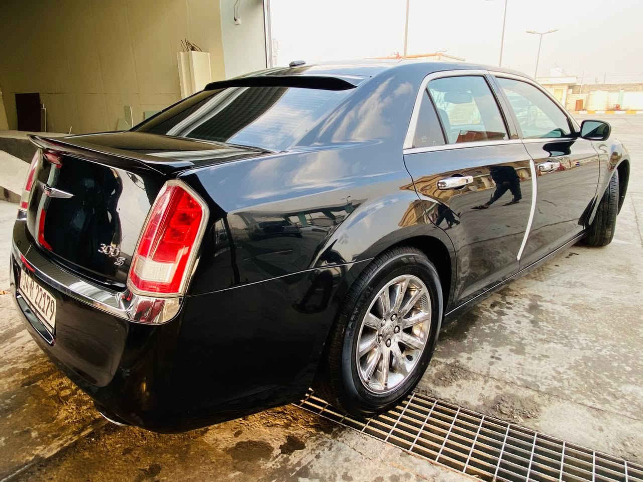 السلام عليكم
- كرايسلر  اوباما 300 s
-موديل : 2013مرقم بصره جديد
ماشيه 160 مامشتغله خط 
مكفوله من الضربه بيها جاملغ الامامي صبغ فقط
اللون :  اسود 
المواصفات :  S فول واحد ع واحد 
- 6 سلندر محرك 3.6L
- حساسات اماميه وخلفيه 
- شفتات  
-كشنات جلد بلادي مع شعار S ( لون اسود  ) 
- 2 قطع تبريد
-بصمه تشغيل عن بعد 
-سايد بريك ميكانيكي
- سقف بانوراما
-نظام تحديد مسار 
- رادار جانبي
- مصابيح اماميه زنون مع بلوجكتر LED
- شاشة كبيرة مع نظام ملاحة
- تحكمات ستيرن 
- تحديد مسار
- سستم صوت مع دمام خلفي 
- تدفئة ستيرن
- ⁠نظام ترحيب 
- دخول ذكي بصمة 
 تدفئة مقاعد
السعر 178
مكان مركز البصره
***********
