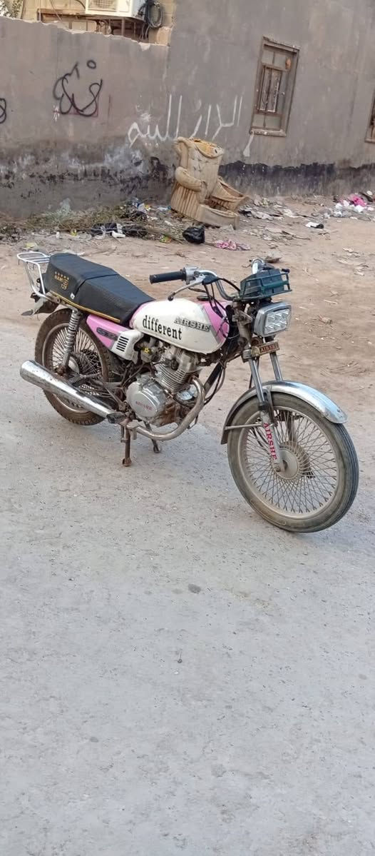 دراجه ارشه مكينه نضيفه اوراق بسمي تحويل اول يوم سعر 600وبيه مجال قليل مكاني البصره  كرمه علي رقم***********
