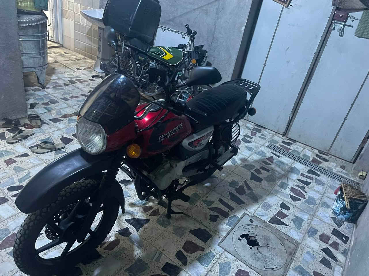 سلام عليكم دراجة بوكسر مديل ٢٣جبلي دراجة مال مزاد يعني ترقم راعيه بل مدينه دراجة بيه خمده بل مشي مرات تجي مرات لا كابريتر ماعرف شنو دراجه قبل سبوع مجفته مكان بغداد حي البتول سعر مليون و٢٥٠وبيه مجال لشراي رقم***********
