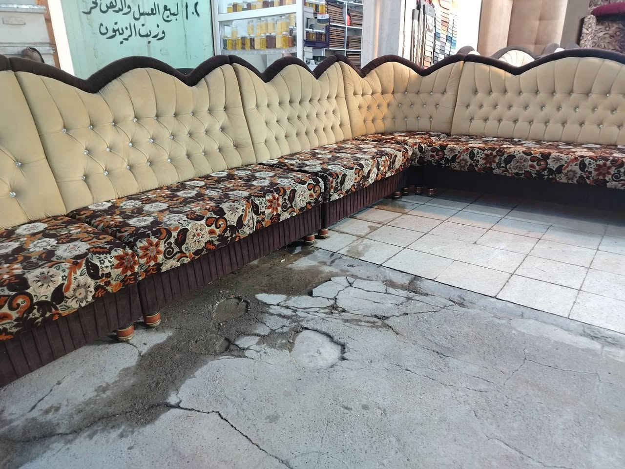 ديوان عراقي شغل موصل 8 أمتار خشب درجه أولئ السعر ٤٢٥ الف العنوان موصل حي البكر مقابل ملعب الأمواج للاستفسار الاتصال على هذا الرقم ***********
