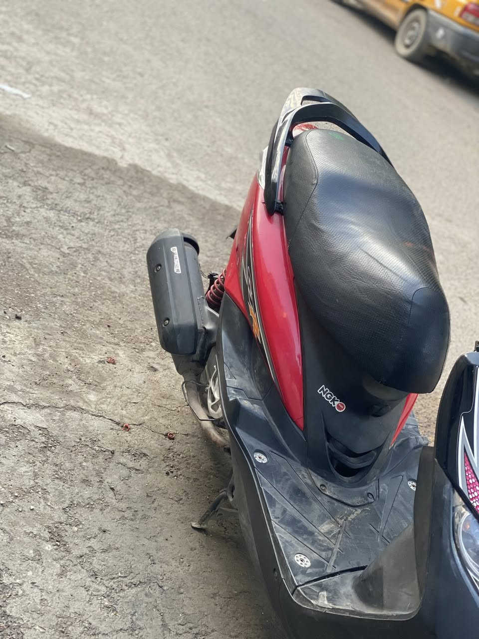 للبيع الدراجه GTR2007
مكينه كفاله جيب ميه فيتر كل شهر ادامه كامله للدراجه 
بيها صدر Dy
وفج فرندو 
فلاوين مفتر 
وقطره دهن 
بيها منضومه زنون ياباني 
مكينه وكلجات بلاديه 
بيها طرر كاعيه 
ويدات جمس 
و ستاند صفح بوش دراجه ختم واحد كفرات مكينه وسوادات ختم واحد 
لون احمر مميز نضيفه كلش مكينه. خرسه 
مكاني كاضميه سعر 1300قفل ملاحضه اوراق كامله منفيس مكمركه  كامله ***********
