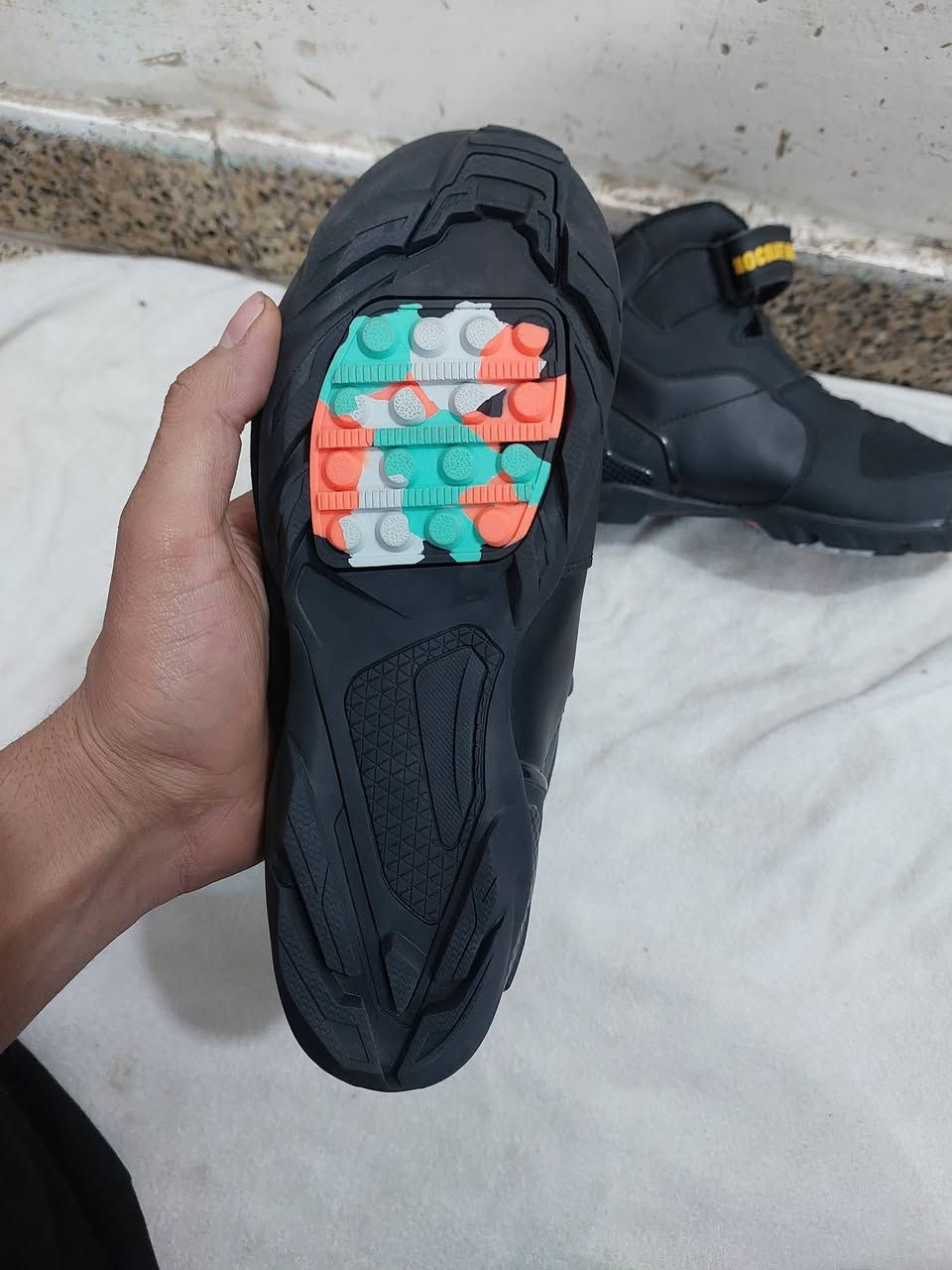 سيفتي دراجات شي راقي جديد ماملبوس قياس 40 سعر 25 الف توصيل موجود


**إذا كنت صاحب هذا الإعلان وتريد حذفه لأي سبب، رجاءا أرسل رسالة إلى الدعم الفني**