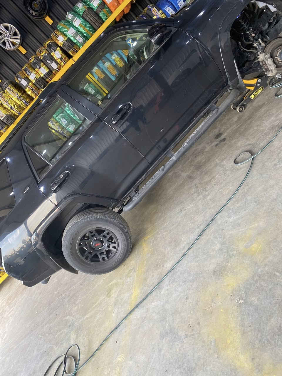 السلام عليكم 
متوفر تايرات باله انتاج حديث وماركات ياباني وكوري 
ضمان الشد والفحص والاستبدال داخل المركز 
العنوان مدخل الشباب مقابيل حسينه حواس 
الرقم ***********
