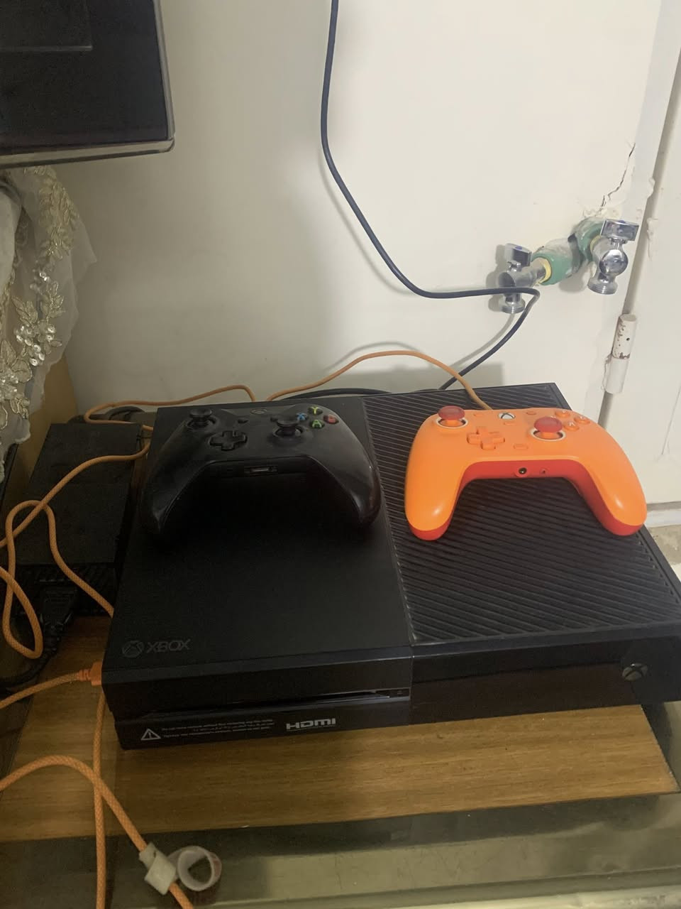 اكس بوكس ون فولل نظافه ما مفتوح ولا مصلح مستخدم قليل يدات اثنين وحده سير كيم وحده مال جهاز بي اشتراك كيم باص شهرين 
شد والعب 
سعر 135
بغداد الكاظمية ساحت عدن 
***********
