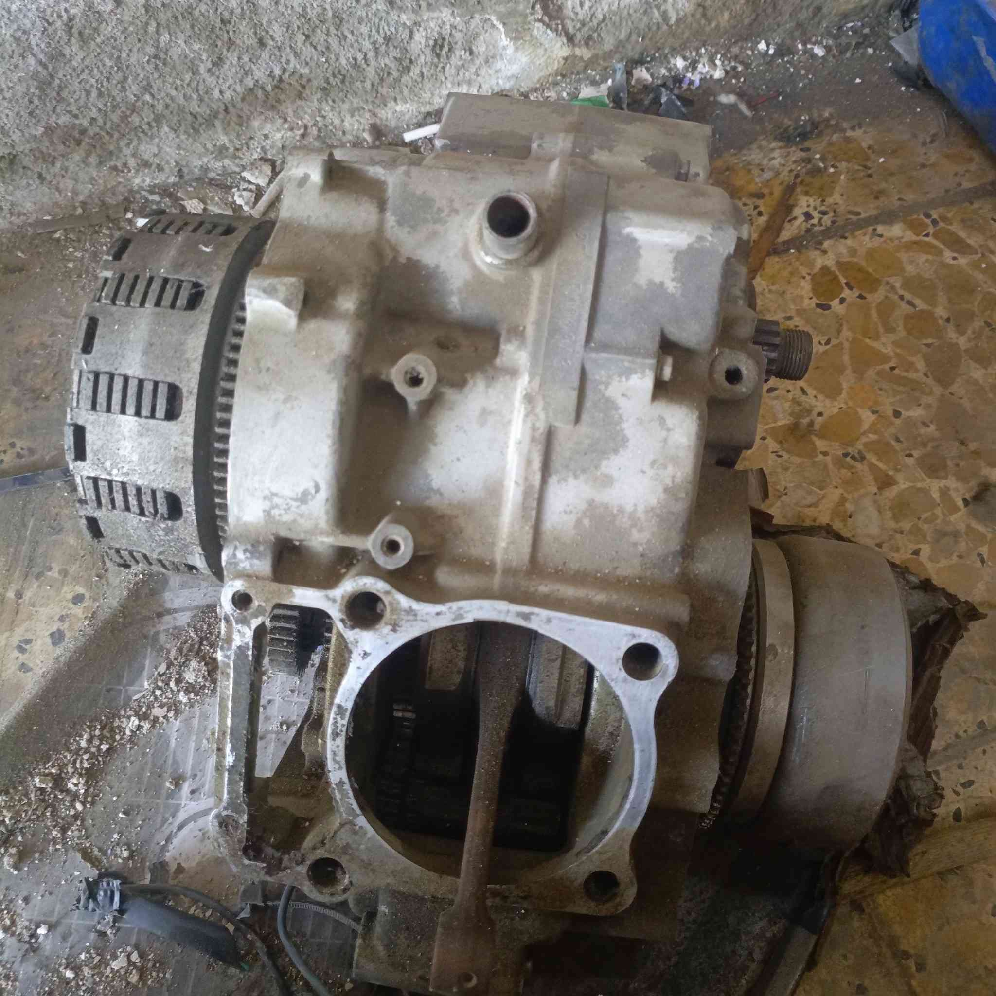 اسلام عليكم اغراض قفاز كاوسكي ربع سلفات وفشكة ولفشكة ثانية ام قباقة سود كورها وسلندرها وغراضها كاملة بس مفجورة بستم بيها الي محتاج شي يراسلني ‏‪***********‬‏
