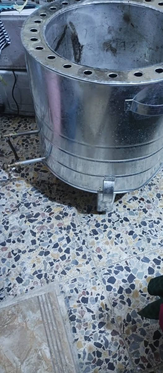 تنور للبيع في حي الجهاد قياس وسط يخبز 4 خبزات استعملتة مرة وحدة بعدة جديد السعر 50 للاتصال واتساب ***********
