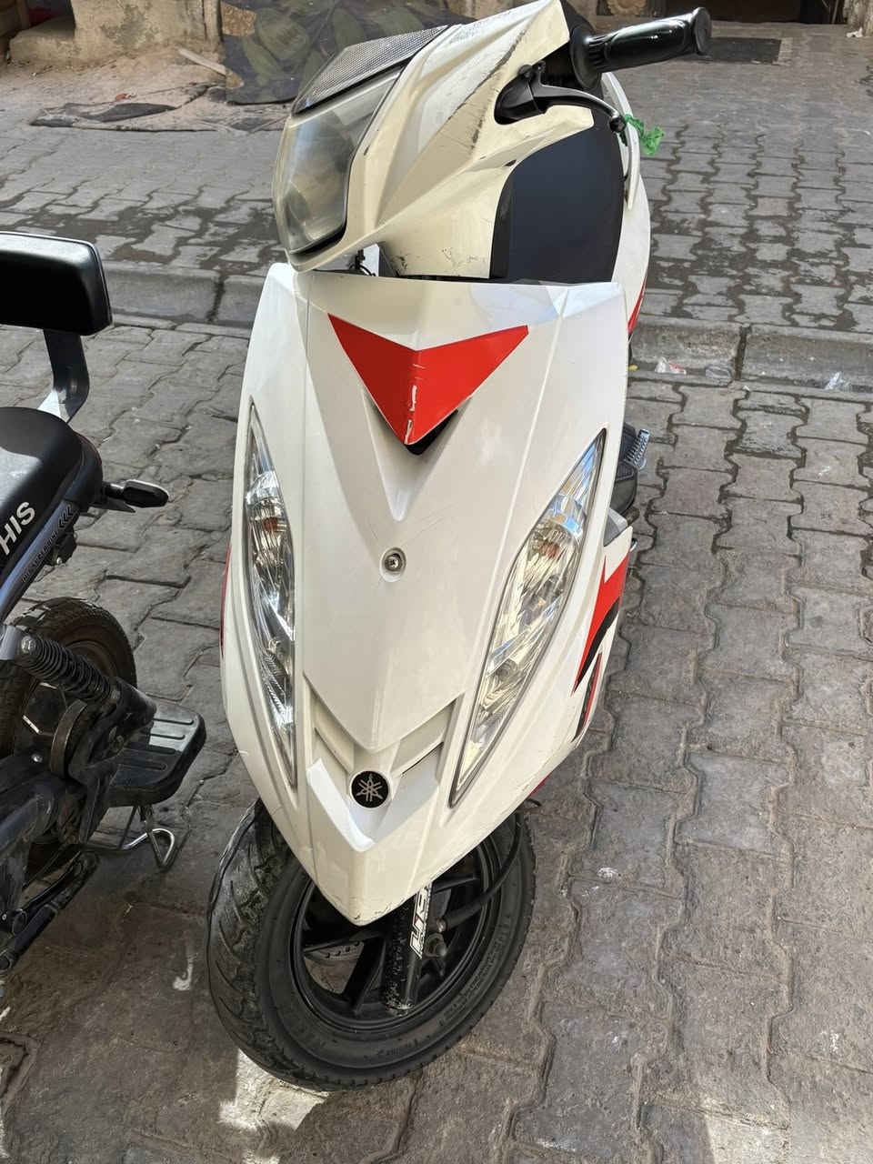 سلام عليكم جتي أر  للبيع دراجه نضيفه بلاديه مكينه مكفوله كفرات درجه حلوه شلعه ومعدل كهربيات كلها شغاله مكينه ناعمه عله يدي من رمبه سعرها مليون و 50 وبيها مجال مكاني  الكرخ العلاوي رقمي ***********
