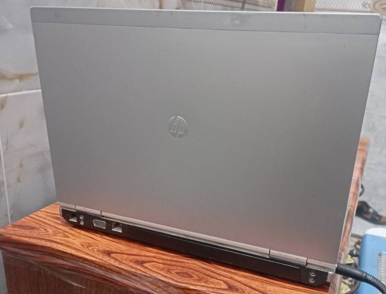 لاب توب اتش بي كور اي 5 السعر 90الف قابل للتفاوض المواصفات موجوده داخل الصور اللابتوب بي لوحه اللمس التاج لا تعمل يمكن العمل من خلال الماوس وتوجد بعض الازرار في الكيبورد لا تعمل يمكن العمل عليها من خلال الكيبورد الخارجي اما اللابتوب بحاله جيده بالنسبه لباقي المواصفات جيده ايضا الاتصال من خلال الرقم ***********
