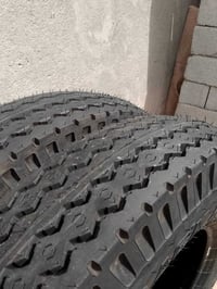 تايرات صناعي حجم 825 على 20 درجه اولى جديد مامستخدم اتصل 07810764339