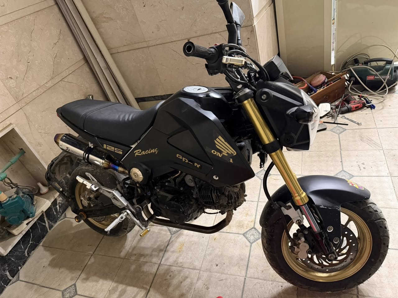 ا الله دراجة هوندا كروم كفاله عام كير ومكينه وكفر الدراجة بيهة غراض اصليه مو تجاري كاصهن من بره صالنصه اكروفوفج وسي ان سي مجمع كامل الدراجة ما ناقصهة شي نكرة سلف مكاني بغداد السعر 15 وهذا رقمي ***********
