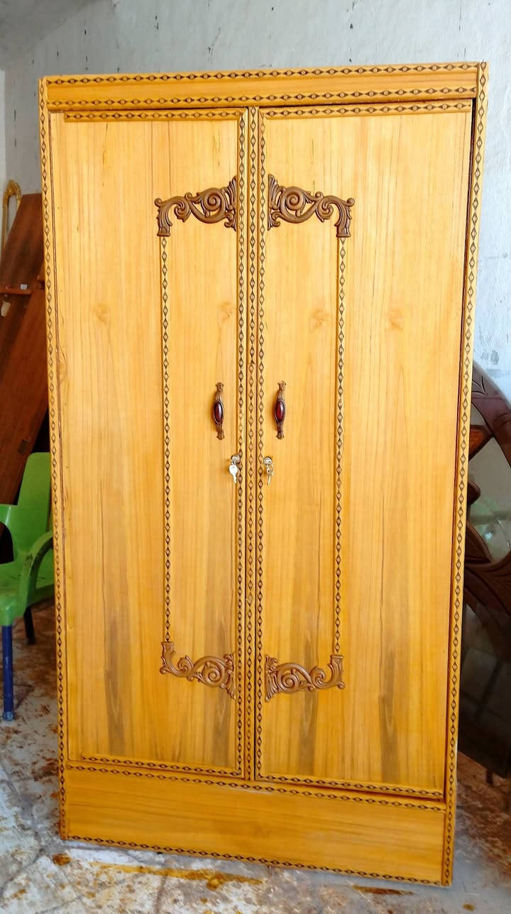 كنتور مستعمل بابين تسكام للبيع ويوجد خدمة توصيل *********** مكاني الشوملي
